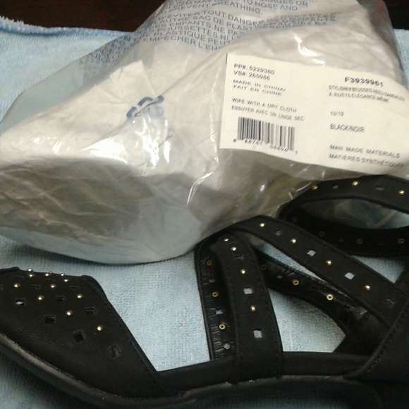 Sandals - Picture 4 of 4